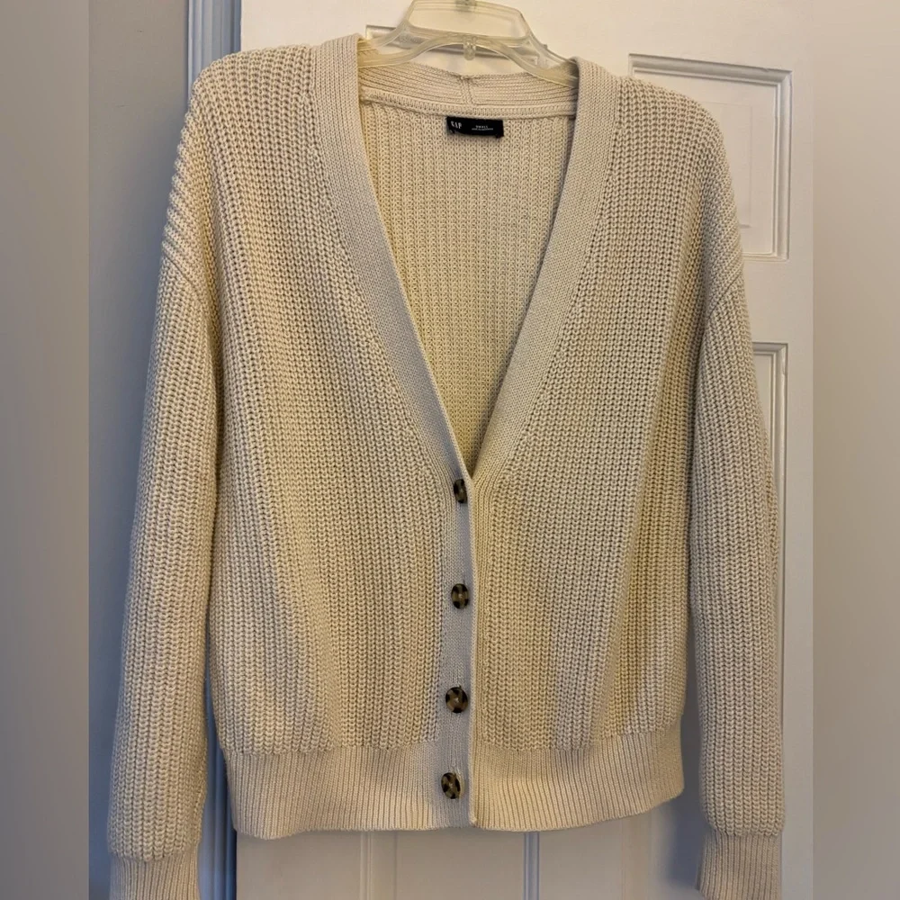 GAP Cream Women's Cardigan Sweater Small - Picture 1 of 6